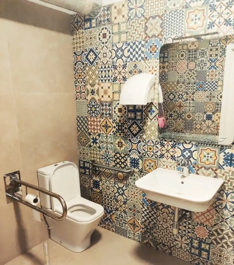Badezimmer von Geschaftsraum zum Verkauf in Barcelona mit Heizung und Möbliert