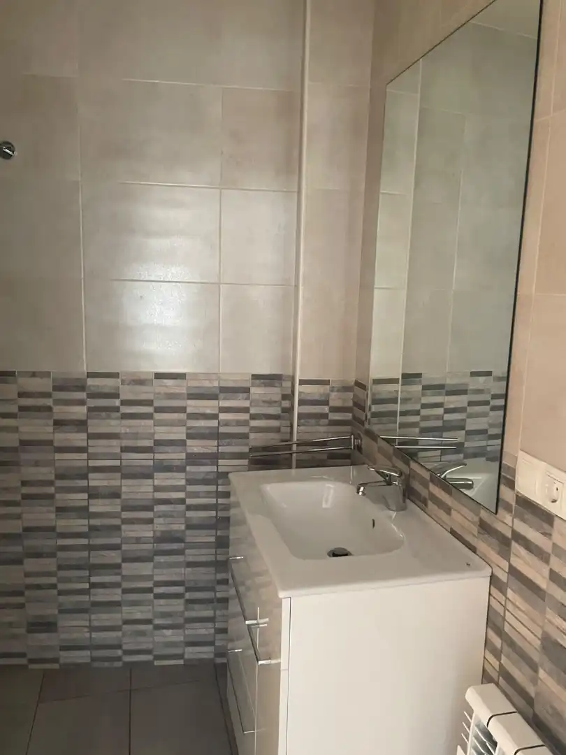Baño de Piso de alquiler en Escaldes – Engordany con Horno