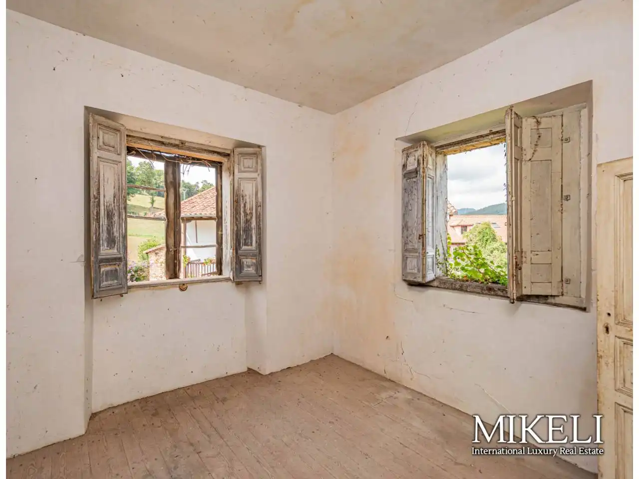 Sala de estar de Finca rústica en venta en Saro con Jardín privado y Parquet