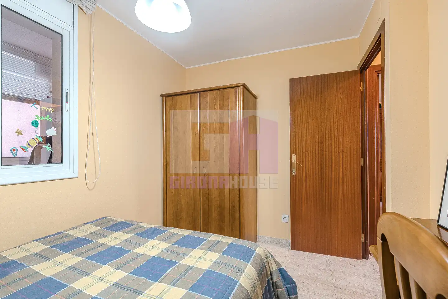 Habitación de Dúplex en venta en Salt con Calefacción, Terraza y Amueblado