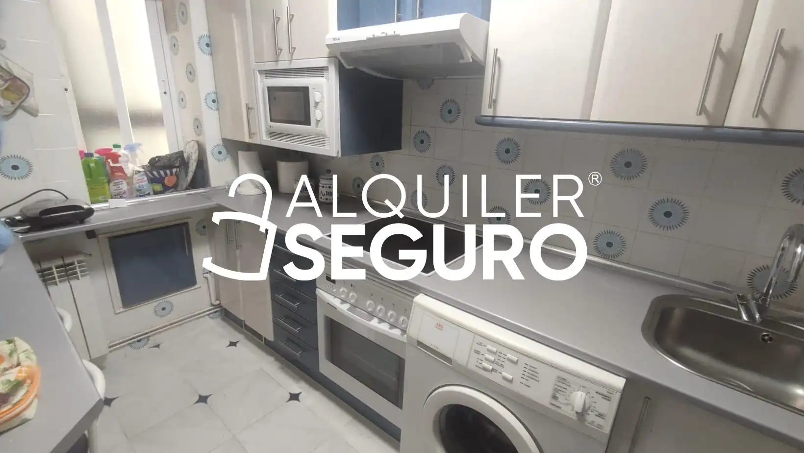 Cuina de Pis de lloguer en Madrid amb Calefacció, Terrassa i Moblat