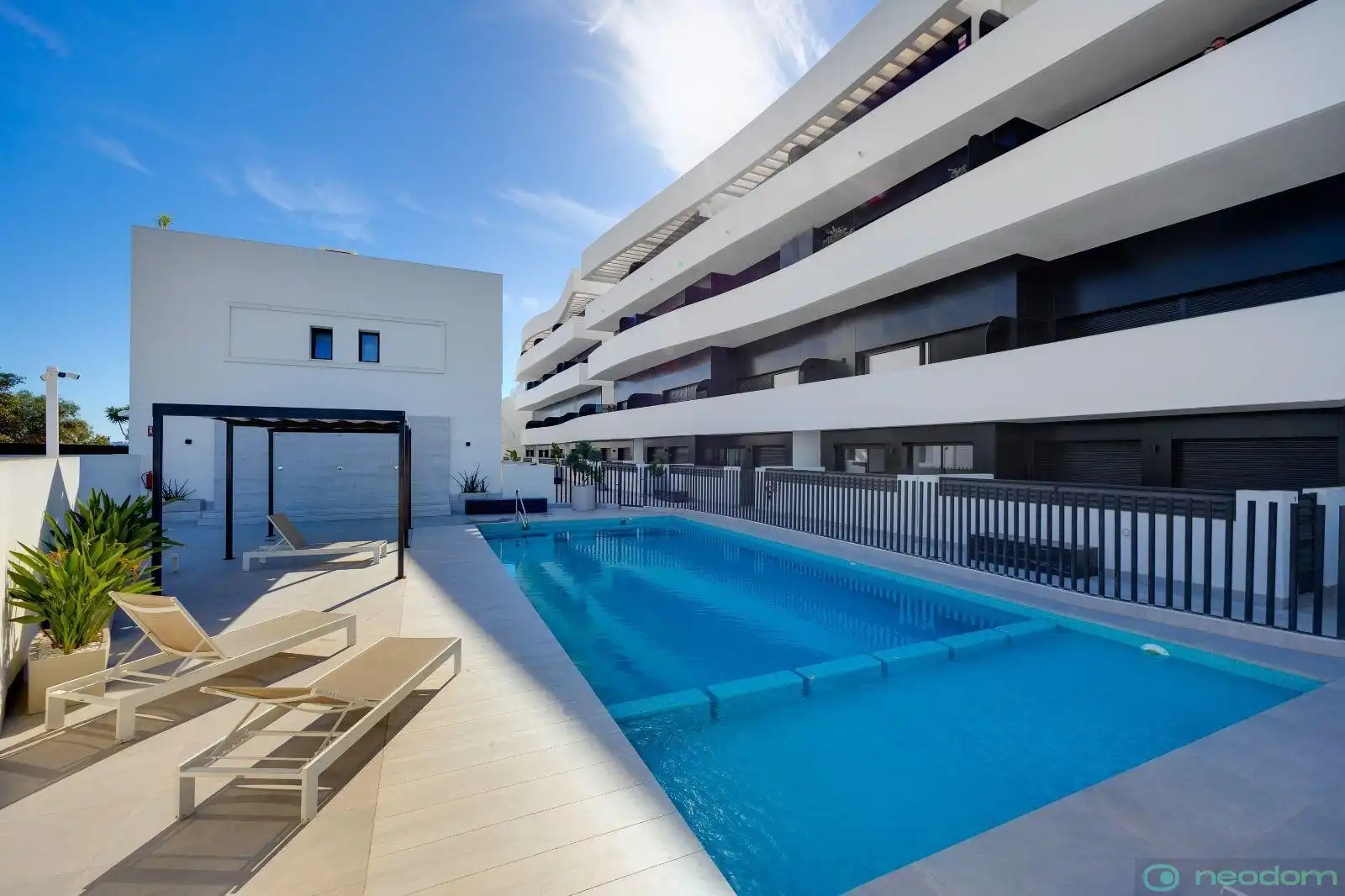 Piscina de Dúplex en venta en Guardamar del Segura con Aire acondicionado, Calefacción y Terraza