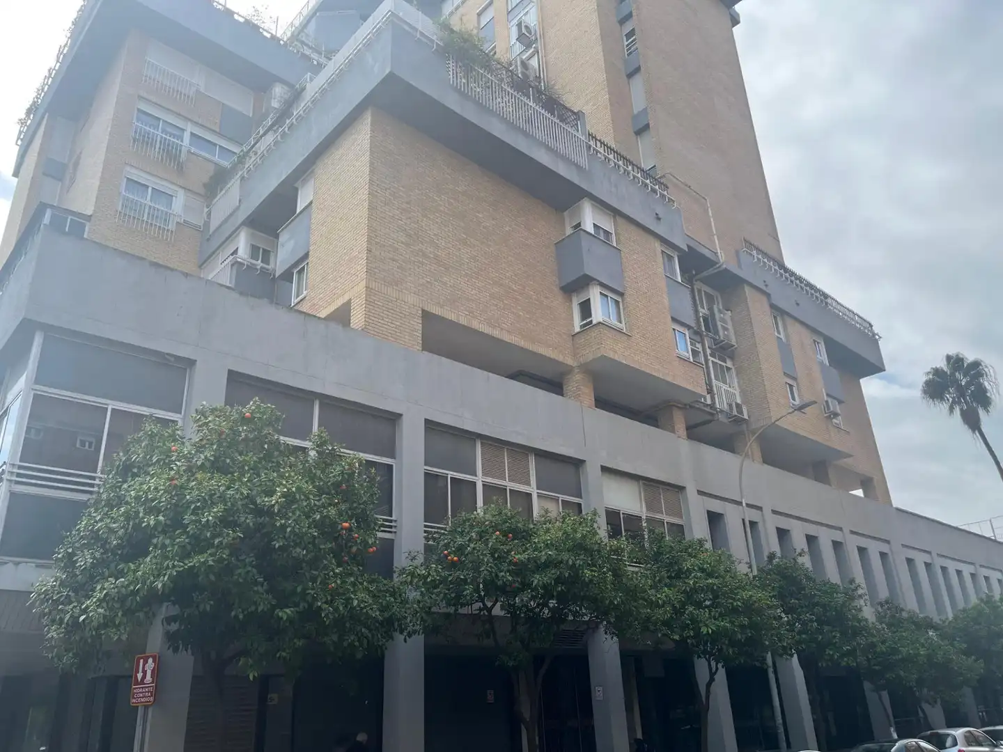 Vista exterior de Oficina en venda en Sevilla amb Aire condicionat, Calefacció i Moblat