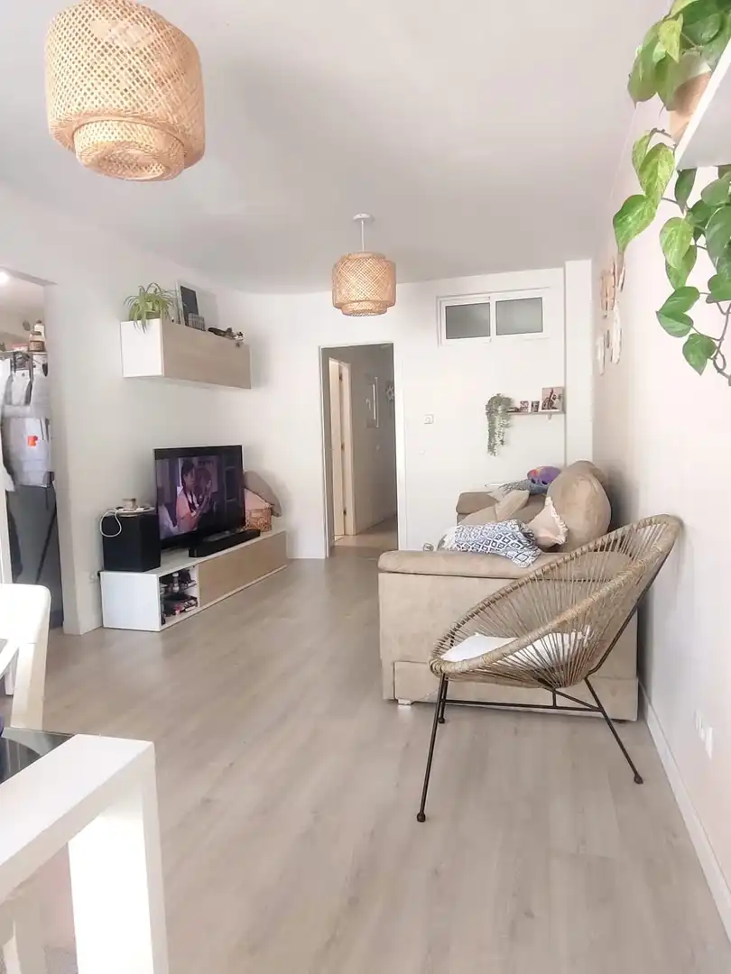 Sala d'estar de Dúplex en venda en Piélagos amb Calefacció, Terrassa i Moblat