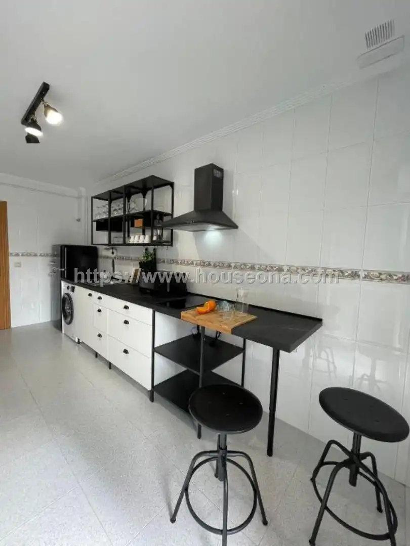 Cuina de Casa adosada en venda en Laguardia amb Calefacció, Terrassa i Moblat
