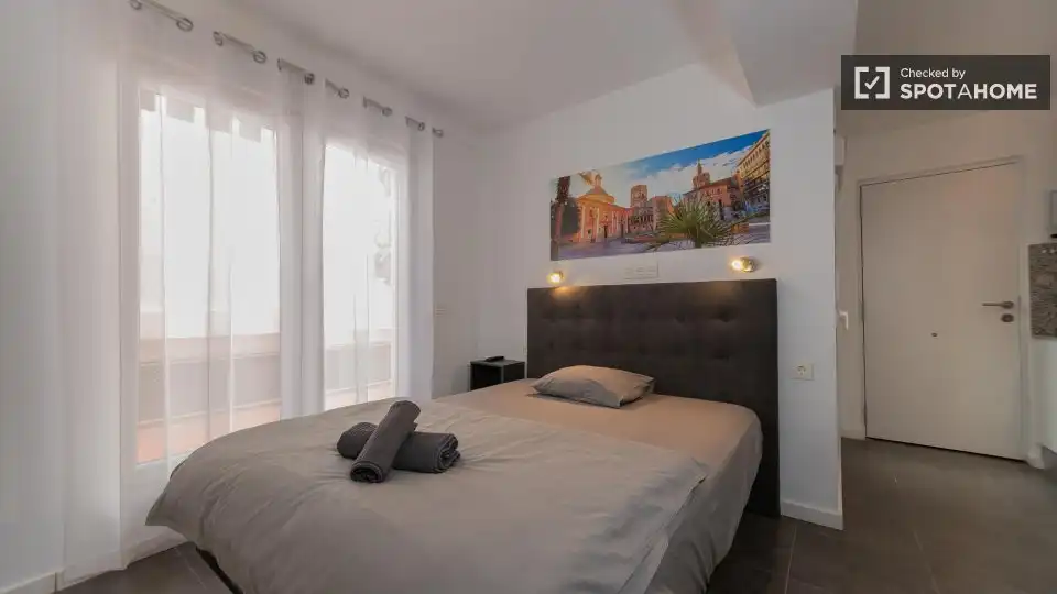 Habitación de Piso de alquiler en Valencia con Aire acondicionado, Calefacción y Amueblado