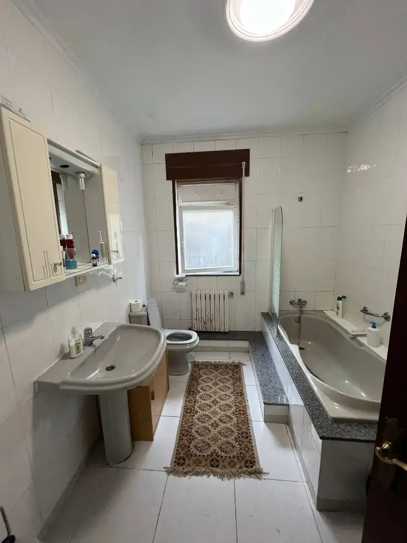 Bany de Casa o xalet en venda en Viveiro amb Calefacció, Jardí privat i Parquet
