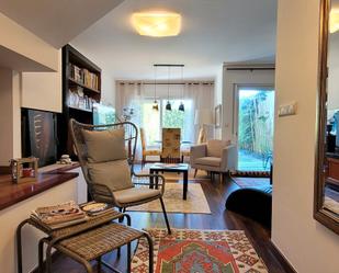 Living room of Single-family semi-detached for sale in Vilanova de Arousa  with Air Conditioner, Heating and Storage room