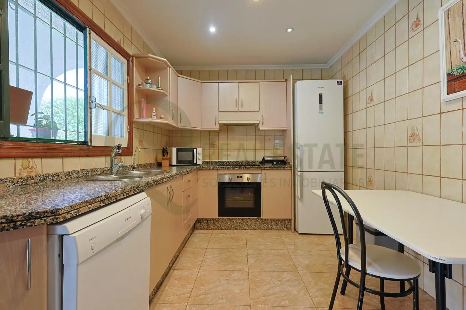Cuina de Casa o xalet en venda en Elche / Elx amb Jardí privat, Terrassa i Piscina