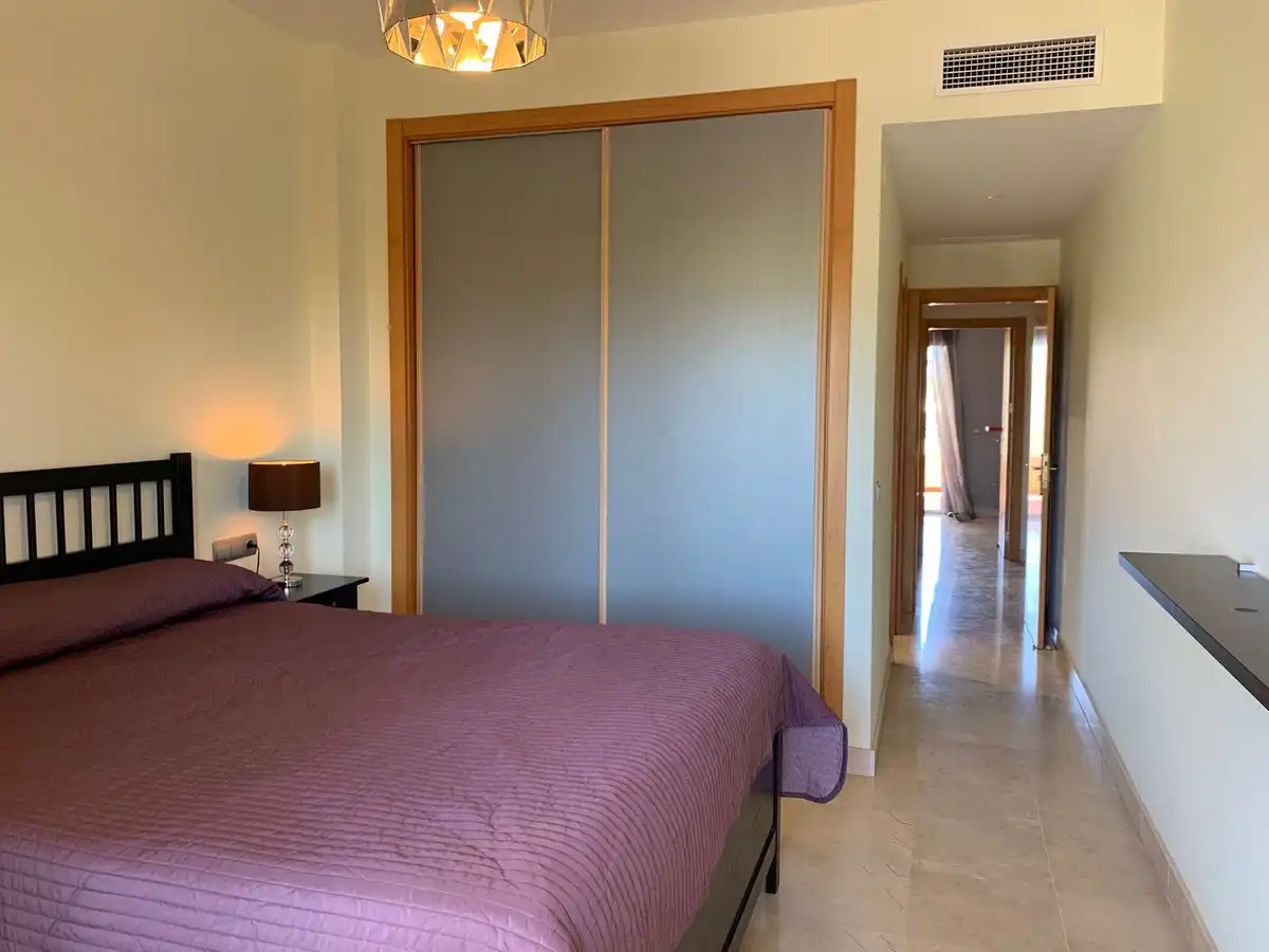 Dormitori de Pis en venda en Estepona amb Aire condicionat, Terrassa i Moblat