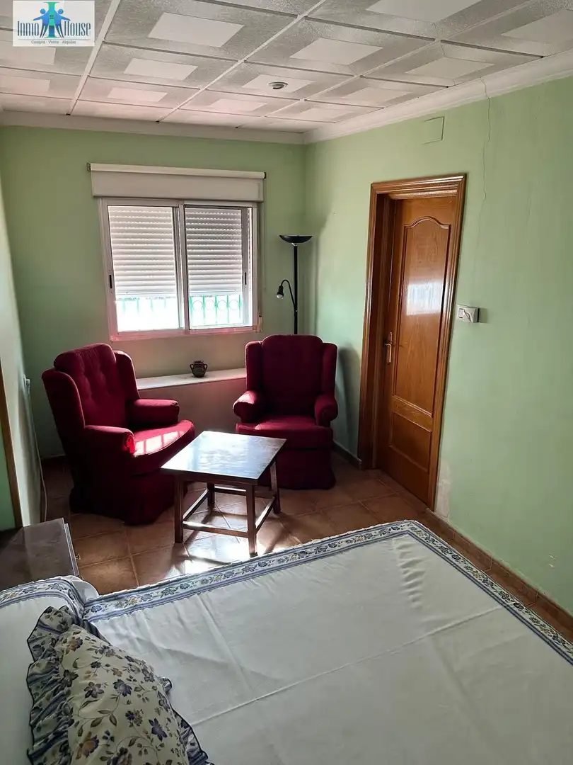 Sala d'estar de Casa adosada en venda en Albacete amb Calefacció, Jardí privat i Terrassa