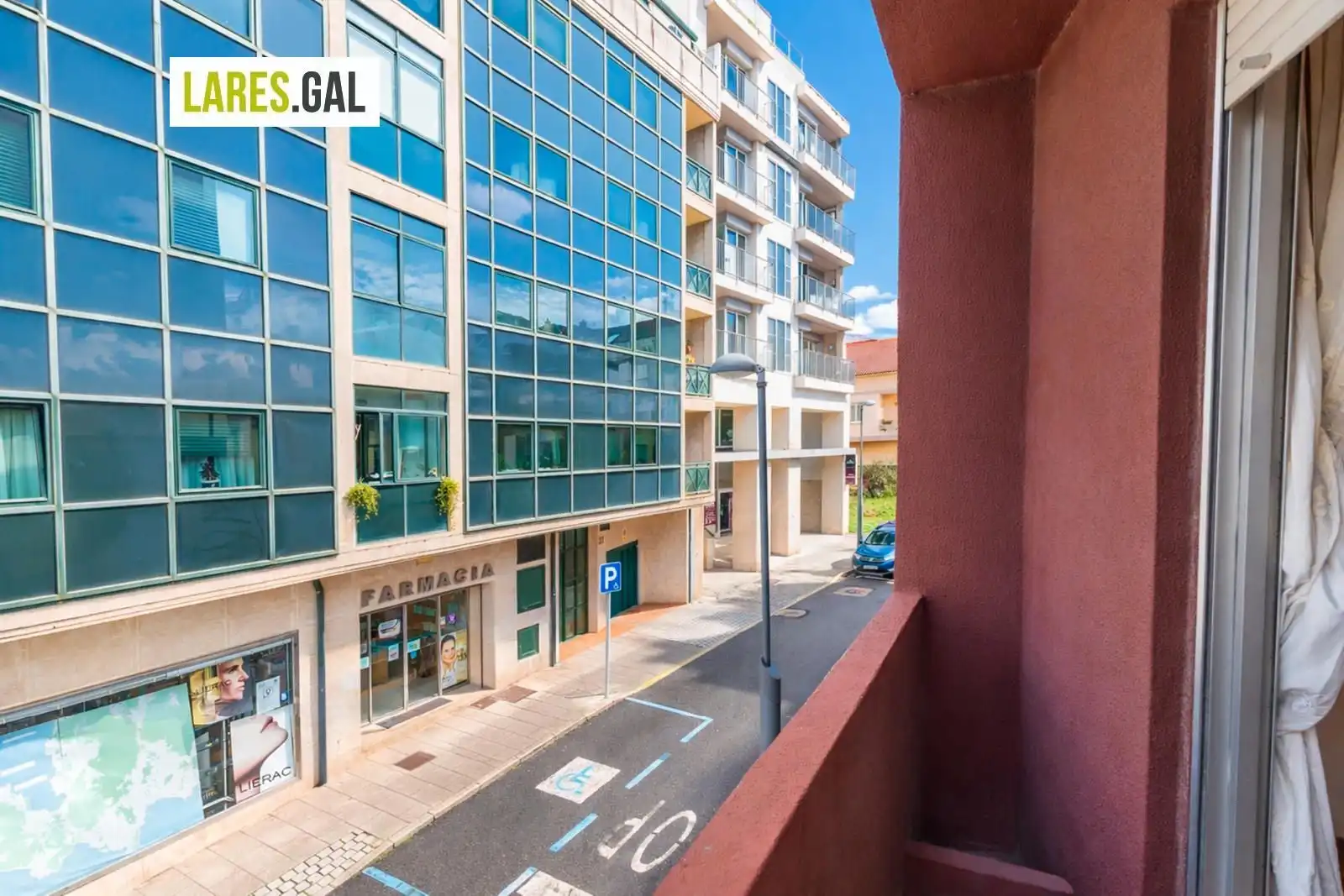Vista exterior de Pis en venda en Cangas  amb Terrassa i Traster