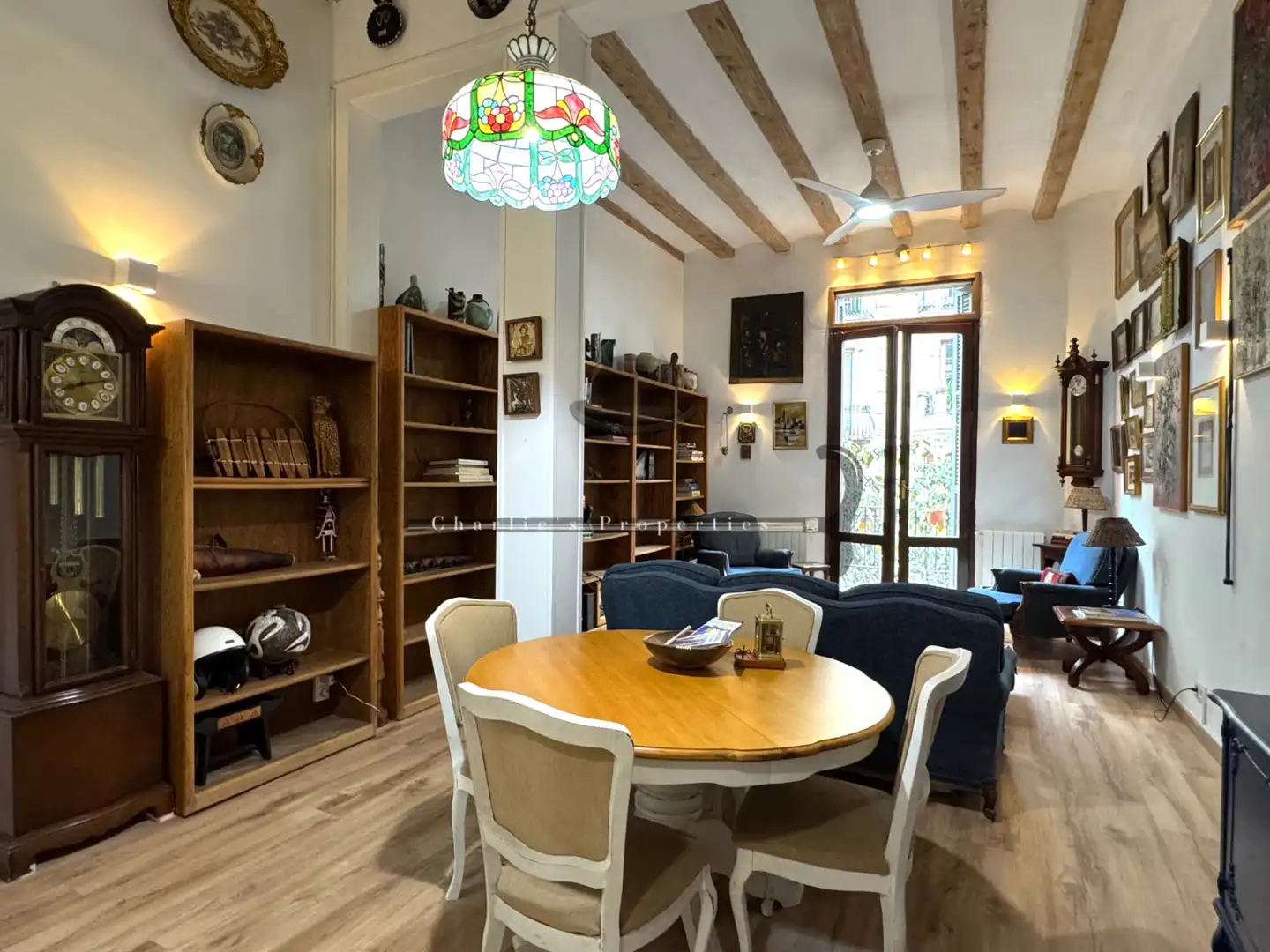 Comedor de Apartamento de alquiler en Barcelona con Aire acondicionado, Calefacción y Amueblado