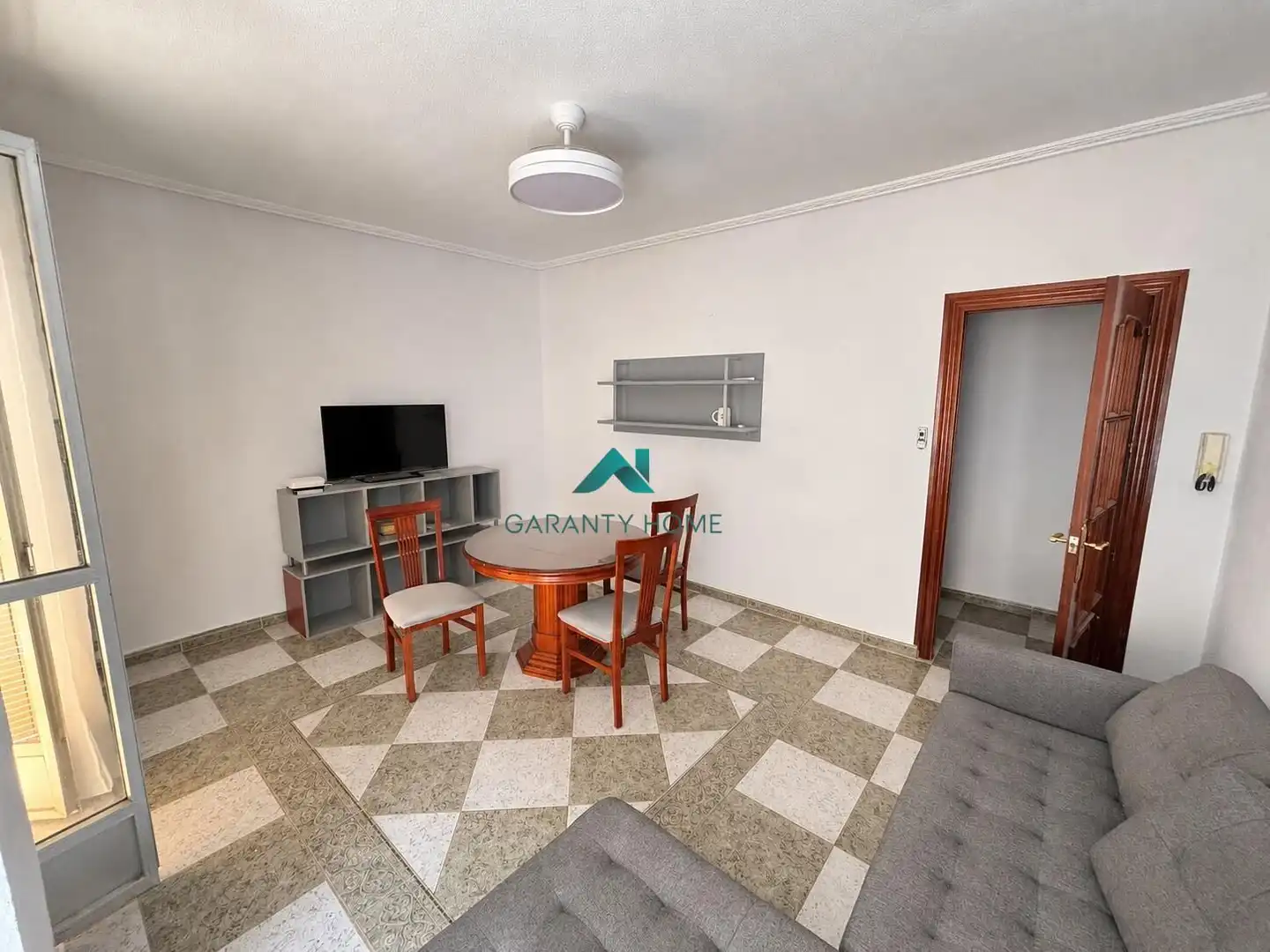 Außenansicht von Wohnung zur Miete in Jaén mit Klimaanlage, Möbliert und Balkon