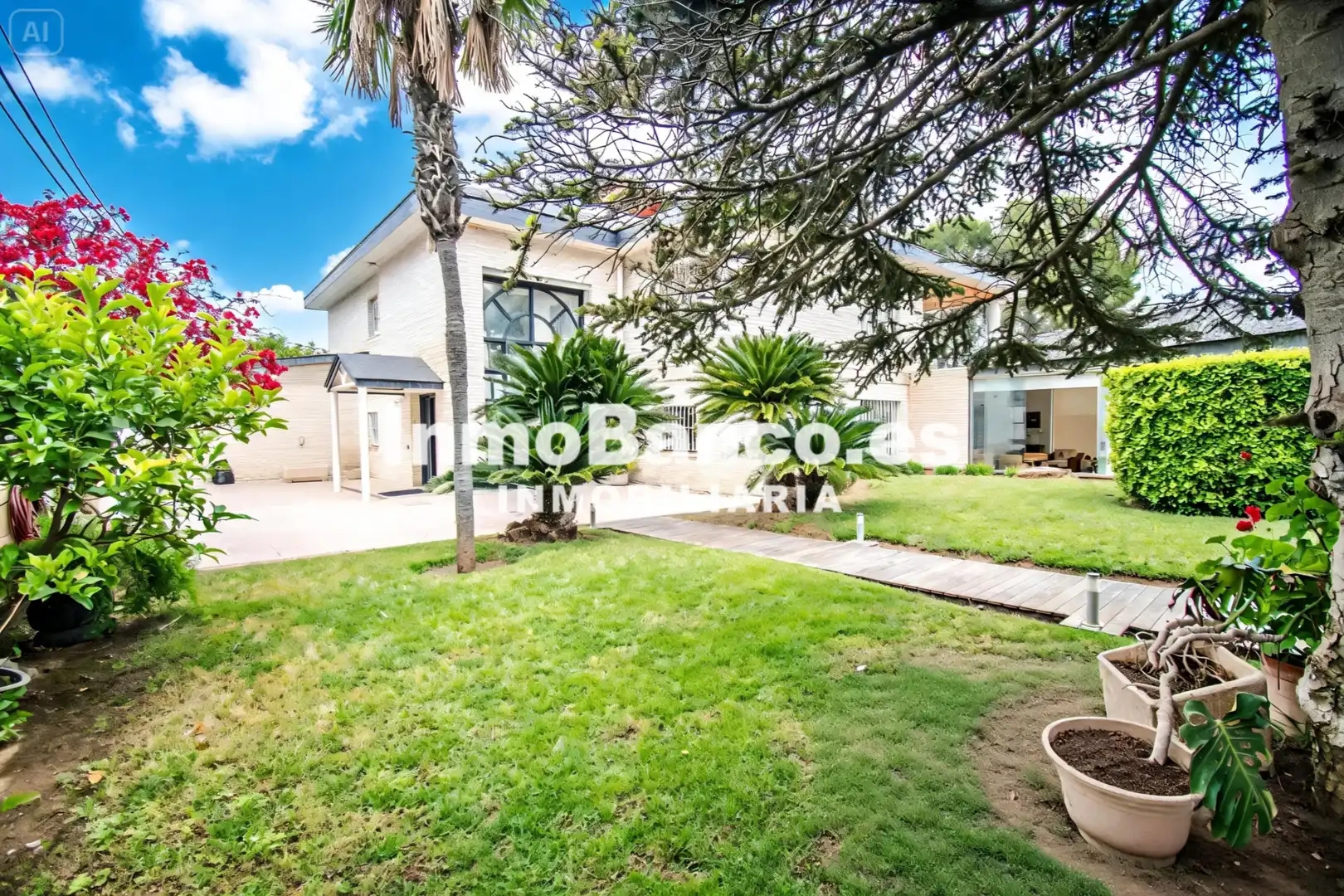 Vista exterior de Casa o xalet en venda en Chiva amb Aire condicionat, Calefacció i Jardí privat