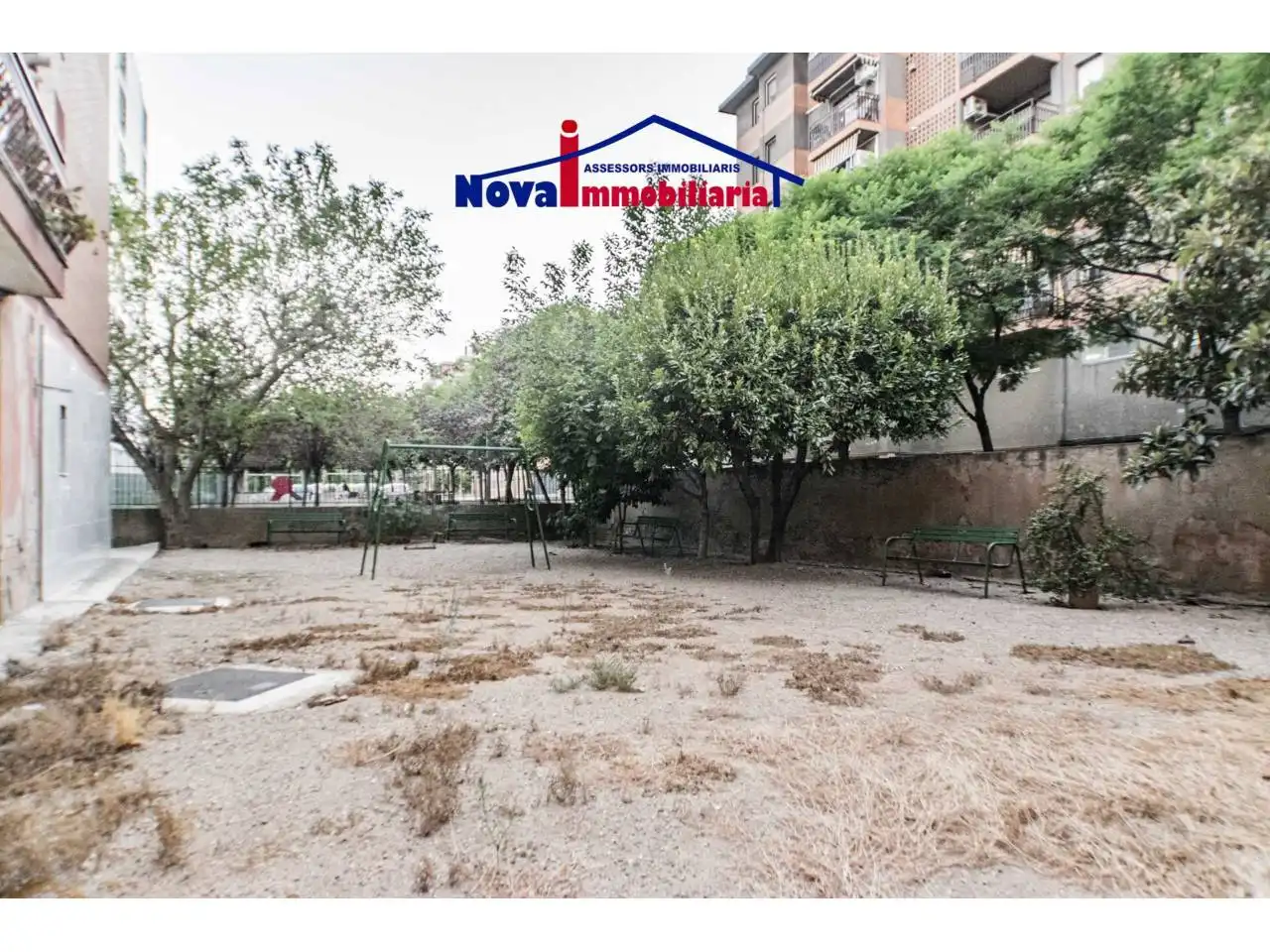 Vista exterior de Piso en venta en Sant Boi de Llobregat con Aire acondicionado, Calefacción y Parquet