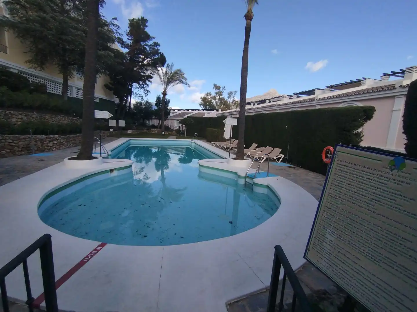 Piscina de Piso en venta en Marbella con Aire acondicionado, Terraza y Amueblado