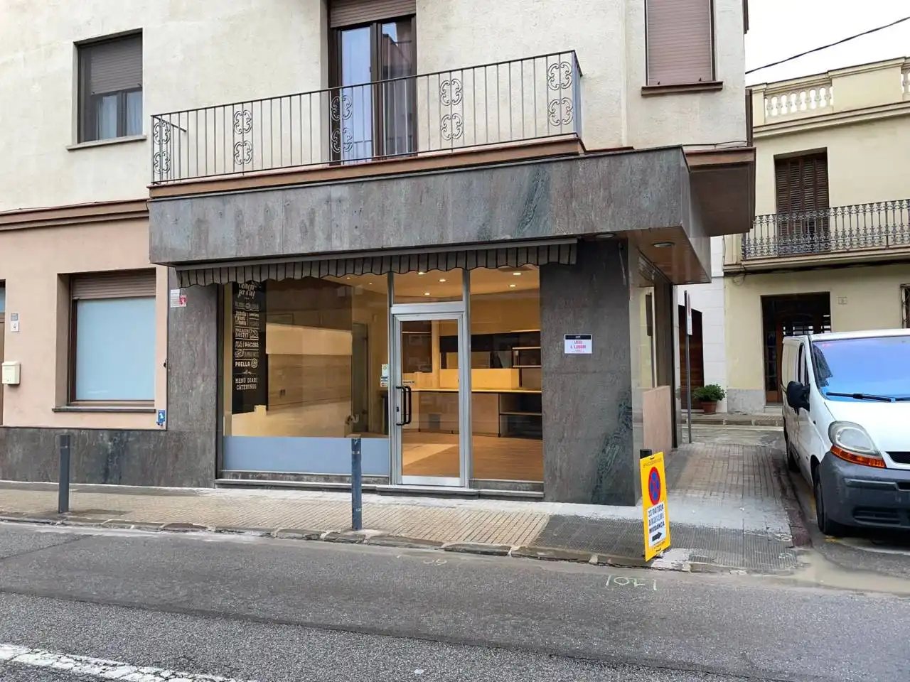 Locale commerciale in affitto a Calle Agustí Santacruz