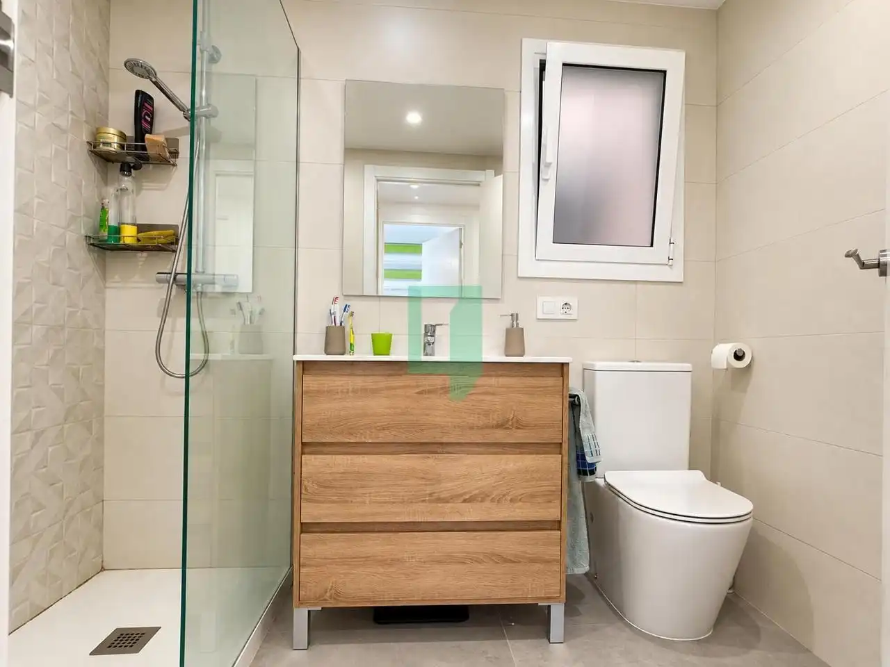 Baño de Piso en venta en Badalona con Aire acondicionado
