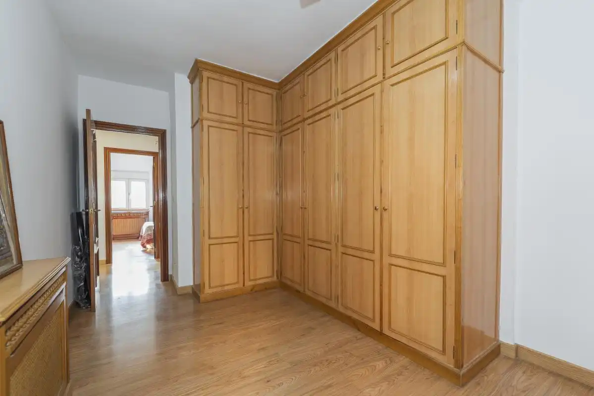 Habitación de Piso en venta en Madrid con Calefacción, Terraza y Balcón
