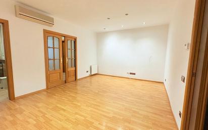 Flat for sale in Badalona  with Air Conditioner, Heating and Balcony