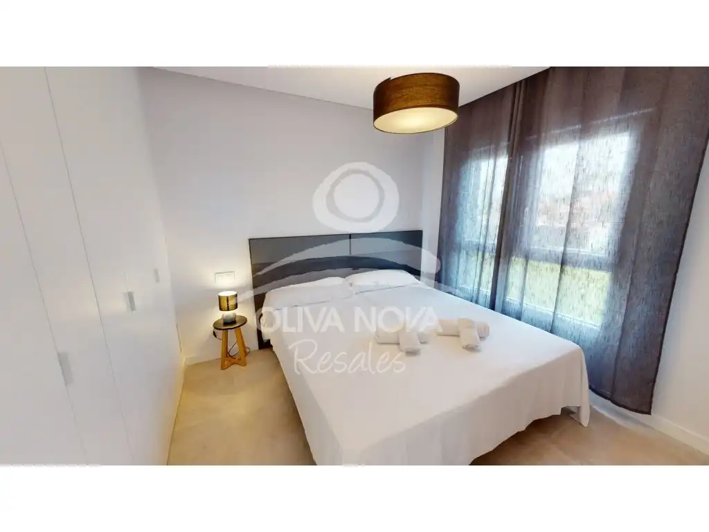 Dormitori de Apartament en venda en Oliva amb Terrassa, Piscina i Piscina comunitària