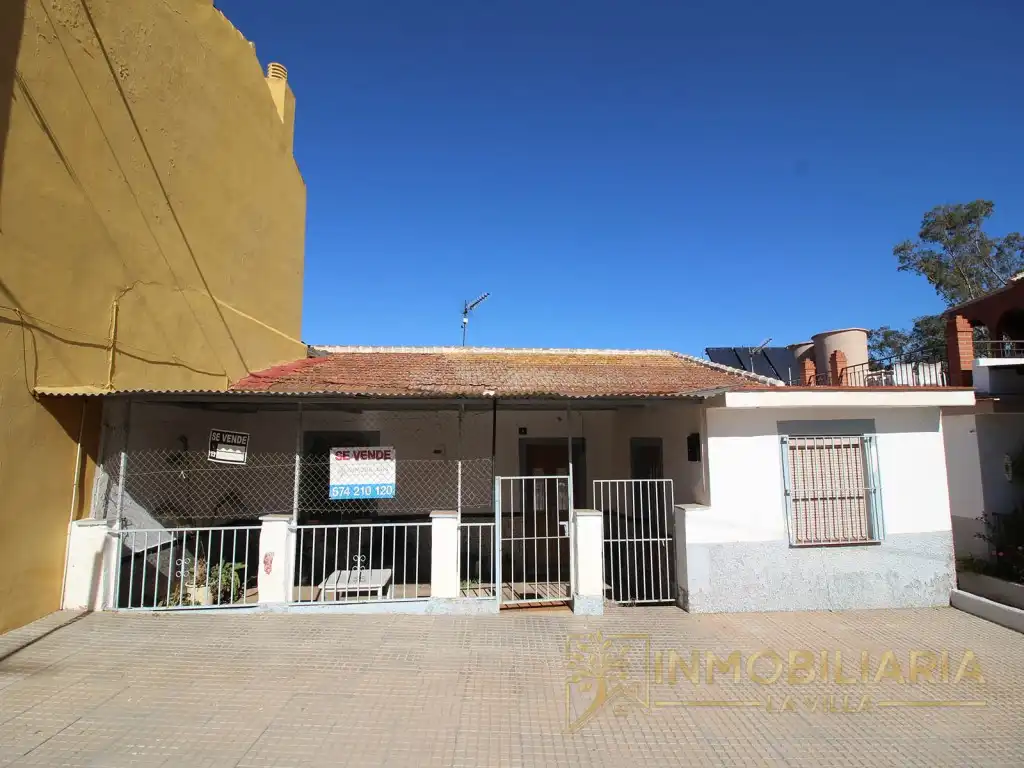 Vista exterior de Casa o xalet en venda en Alhaurín de la Torre amb Jardí privat, Terrassa i Moblat