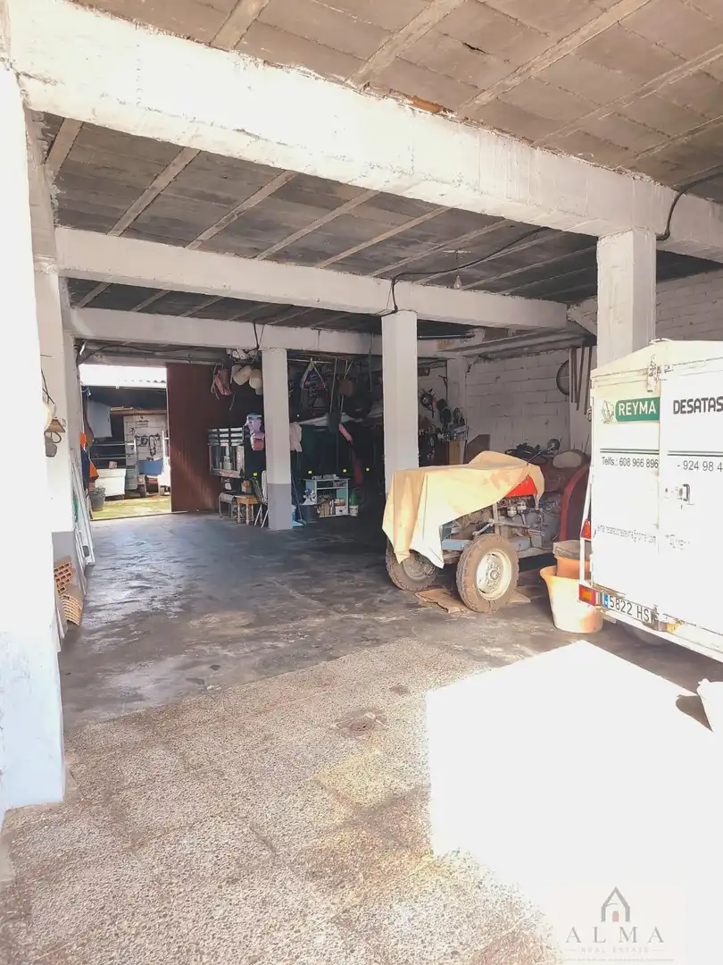 Industrial building for sale in Almendralejo