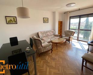 Sala d'estar de Pis de lloguer en Salamanca Capital amb Calefacció, Parquet i Moblat