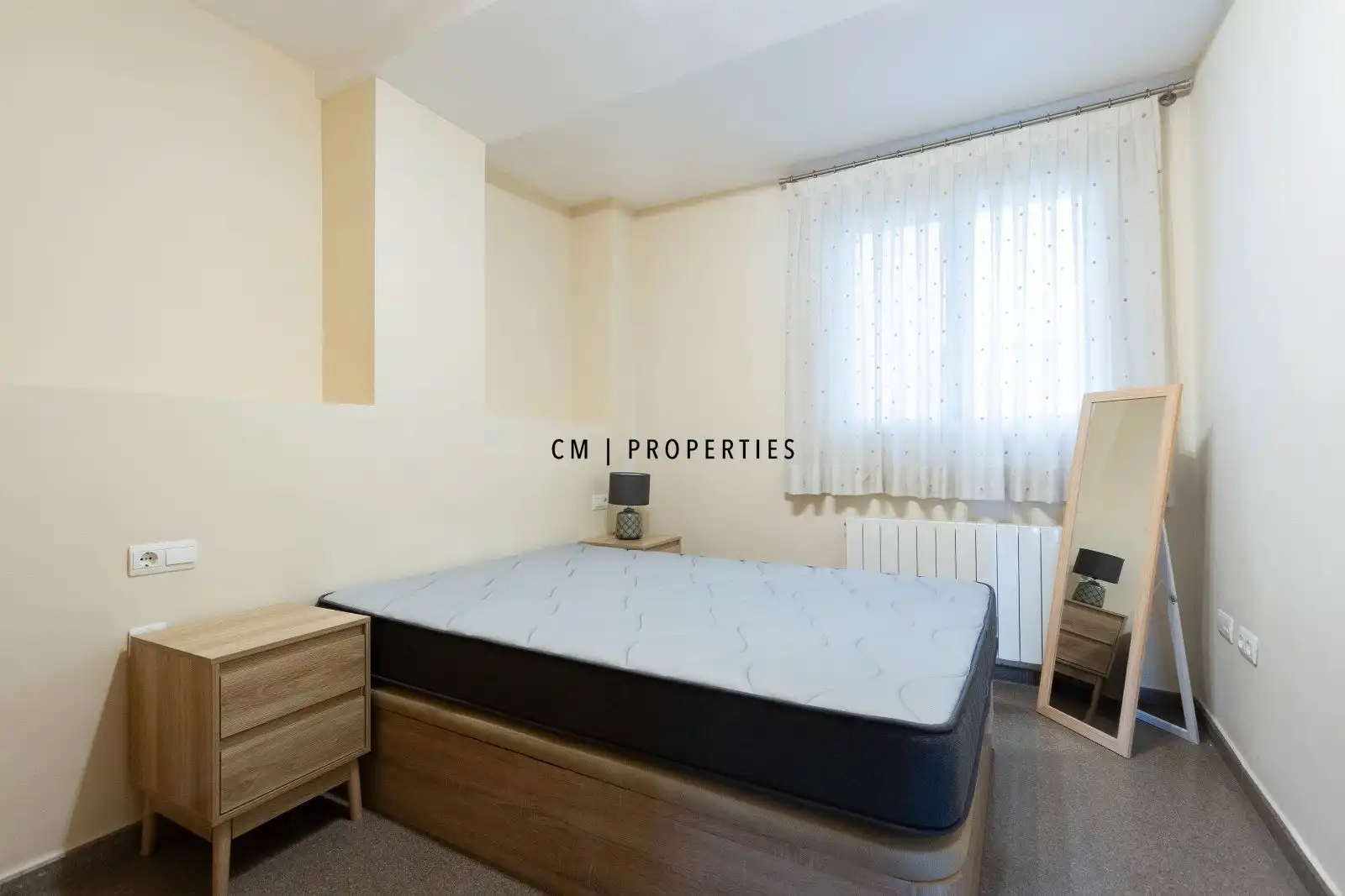 Schlafzimmer von Wohnung zur Miete in Valencia mit Klimaanlage, Heizung und Möbliert