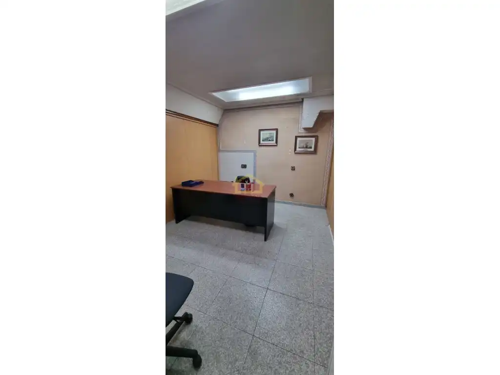 Oficina de lloguer a Avenida de Alfonso VI, Salesas