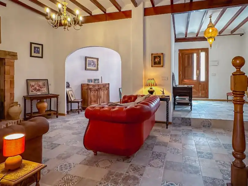 Casa aparellada amb jardí en venda a Carrer Santisimo Christo 28