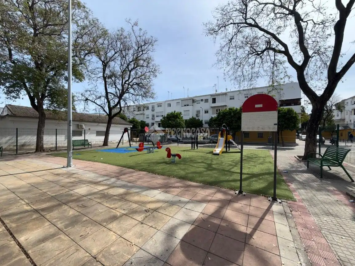 Exterior view of Flat for sale in Sevilla  with Air Conditioner and Parquet flooring