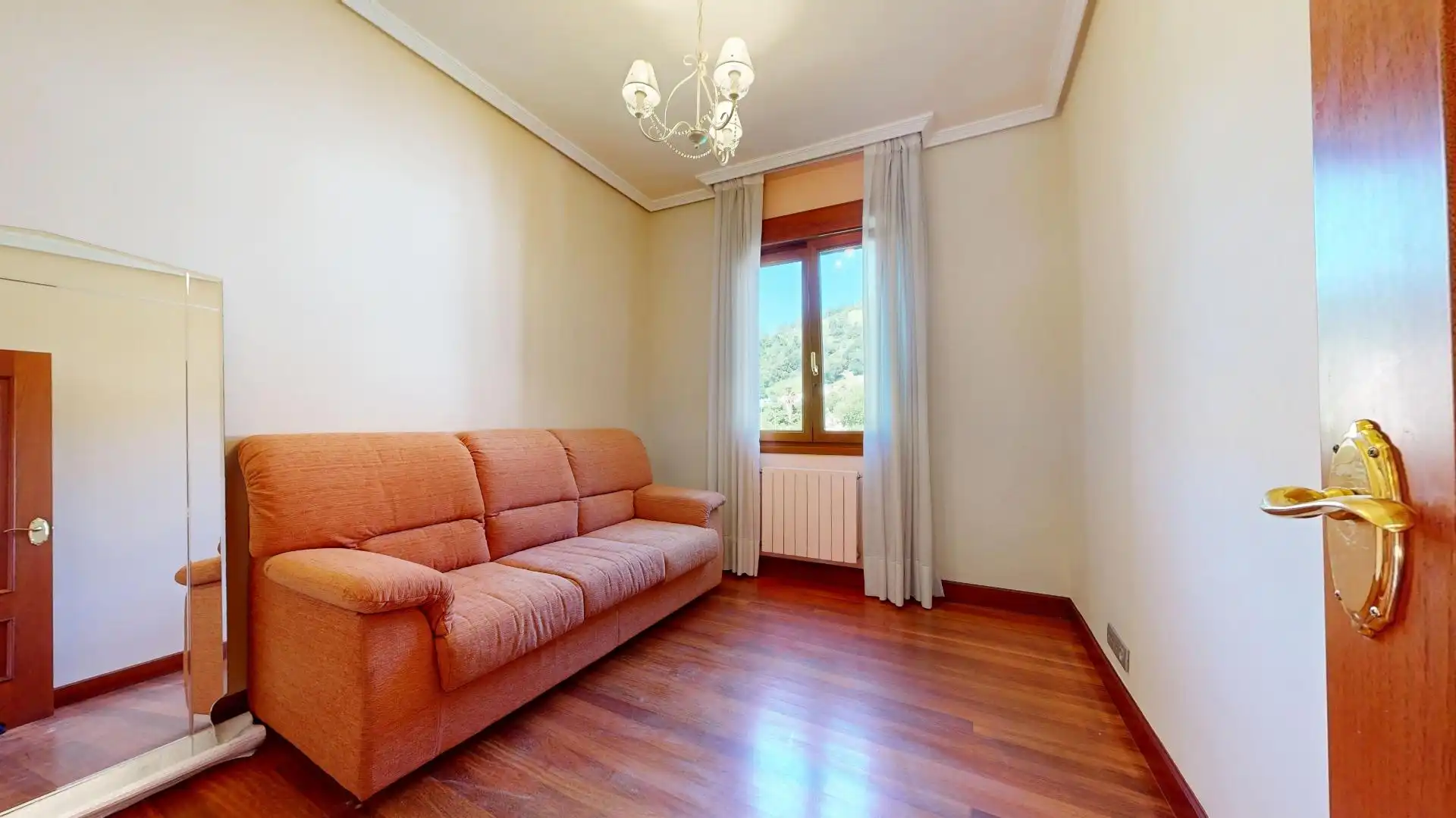 Sala d'estar de Pis en venda en Alonsotegi amb Calefacció, Traster i Moblat