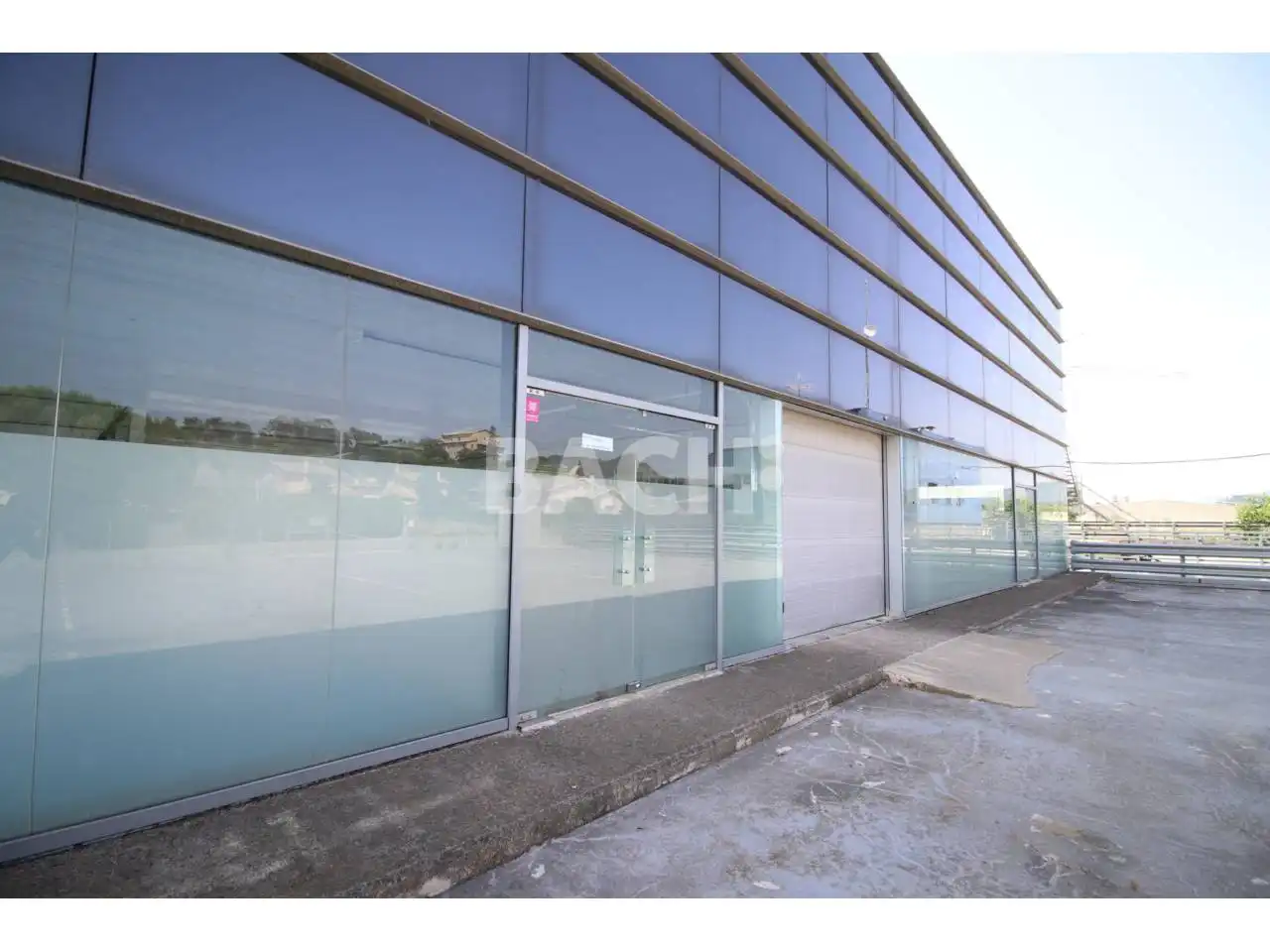 Vista exterior de Local en venta en Gurb
