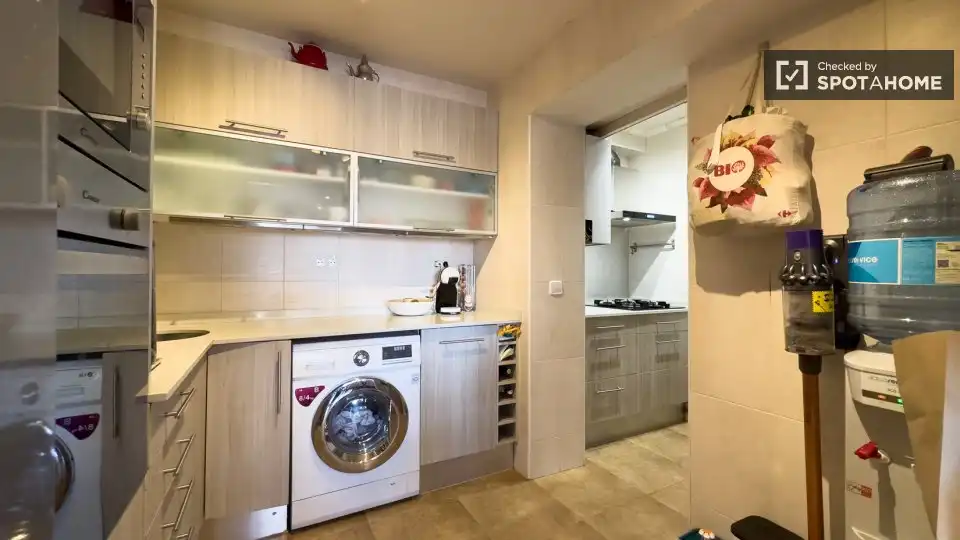 Cocina de Piso para compartir en Sant Adrià de Besòs con Aire acondicionado, Calefacción y Amueblado