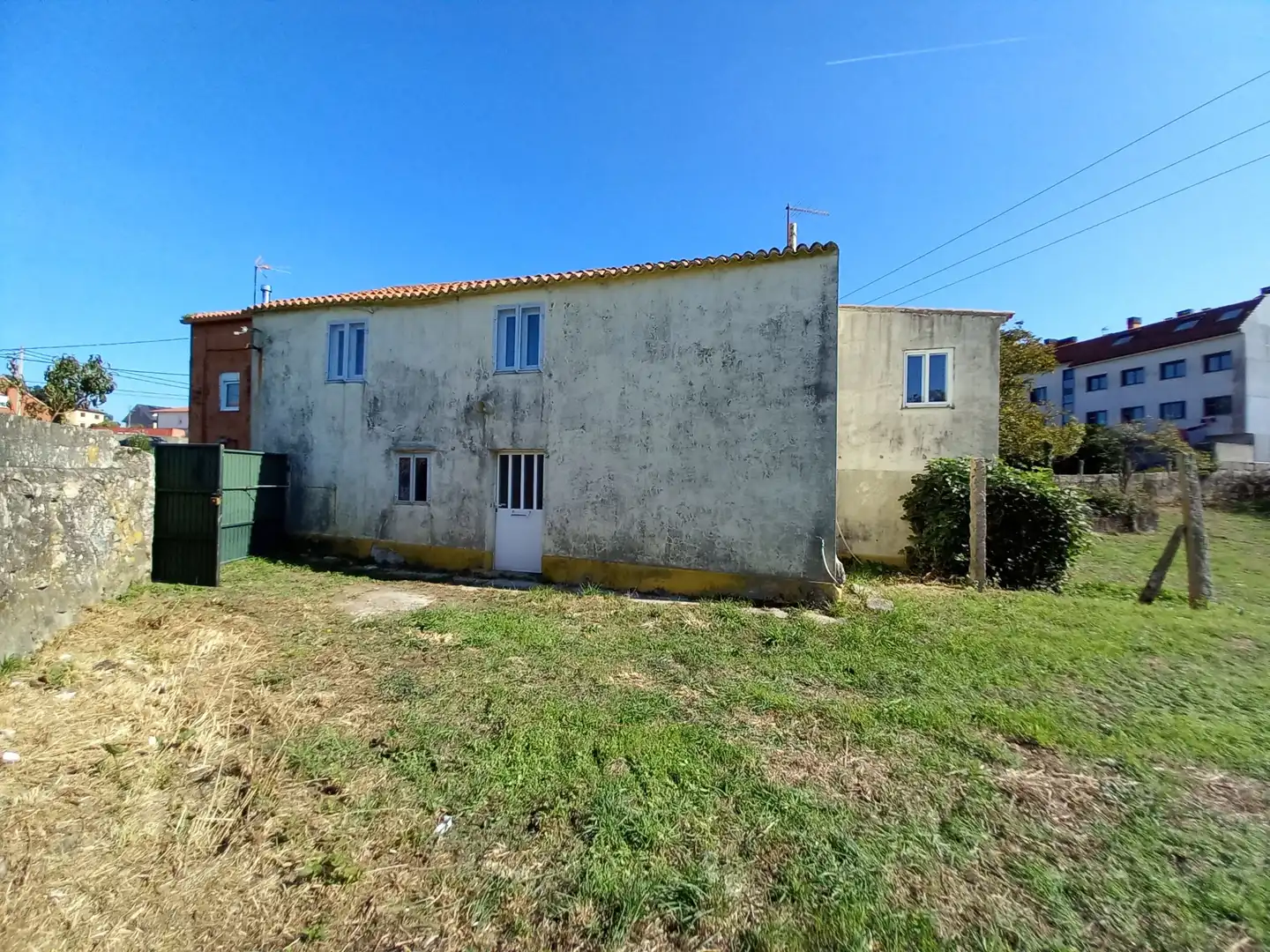 Vista exterior de Casa o xalet en venda en Ribeira amb Jardí privat, Traster i Moblat