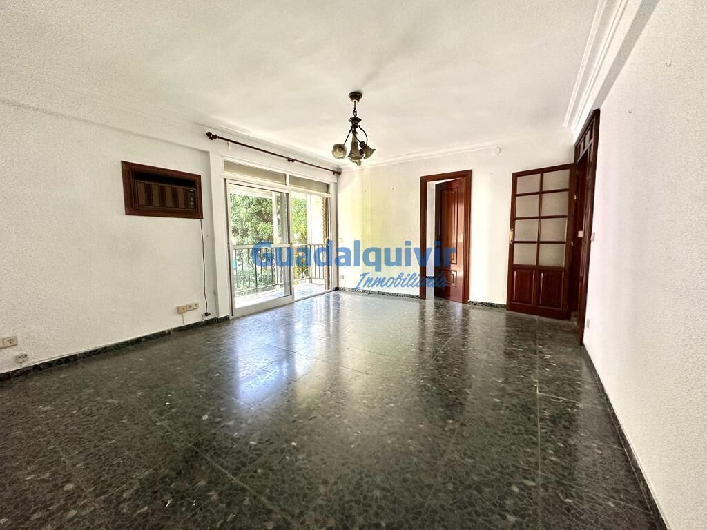 Living room of Flat for sale in  Sevilla Capital  with Air Conditioner and Terrace