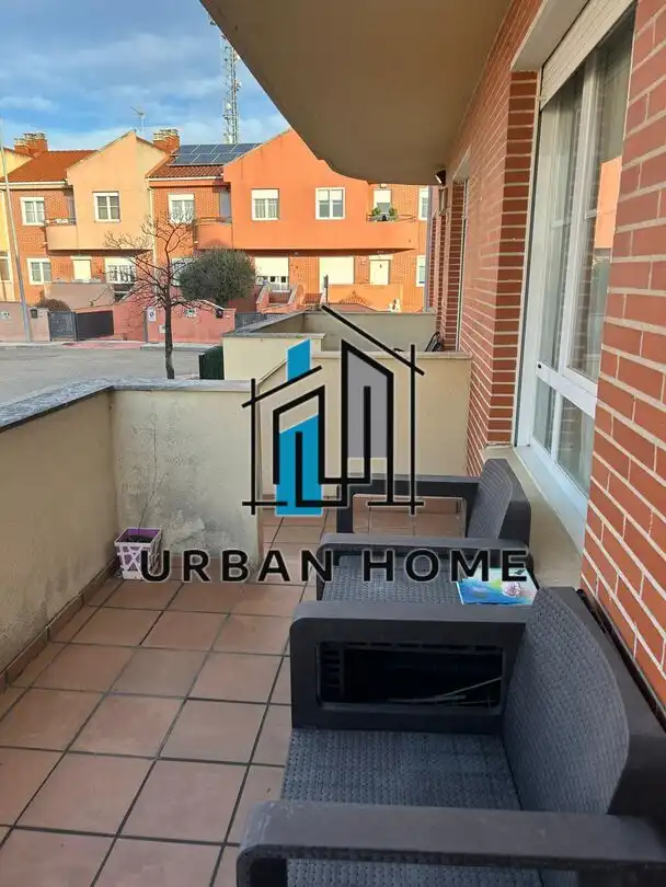 Terrassa de Casa o xalet en venda en Villaquilambre amb Calefacció, Jardí privat i Terrassa
