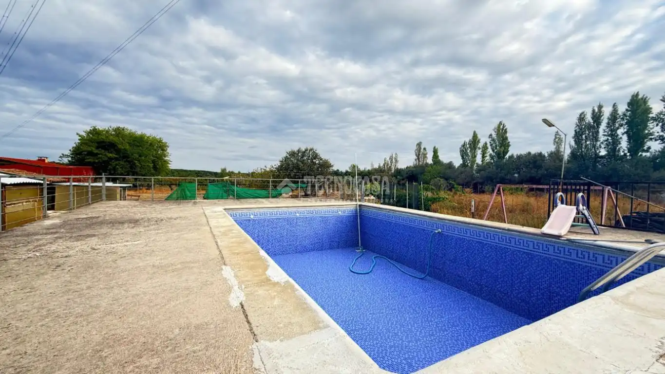 Piscina de Finca rústica en venta en Talavera de la Reina con Calefacción y Terraza