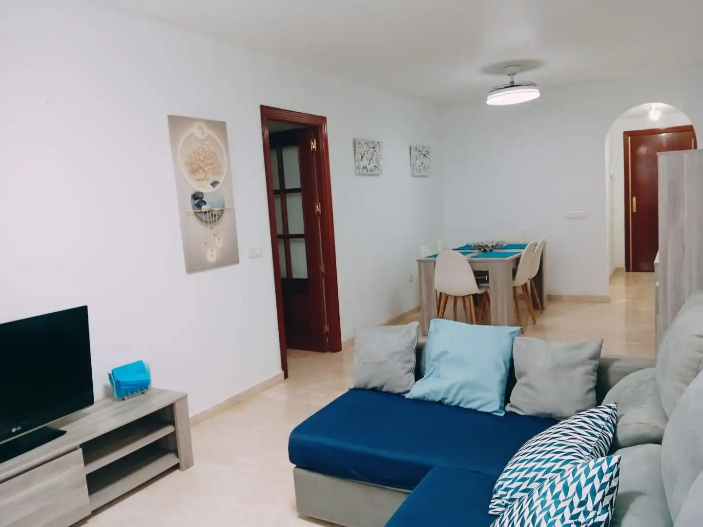 Sala d'estar de Pis de lloguer en Rincón de la Victoria amb Terrassa, Forn i Microones