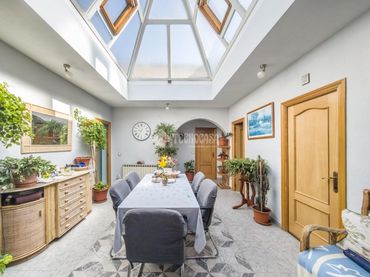House with pool for sale in Av. Glasgow