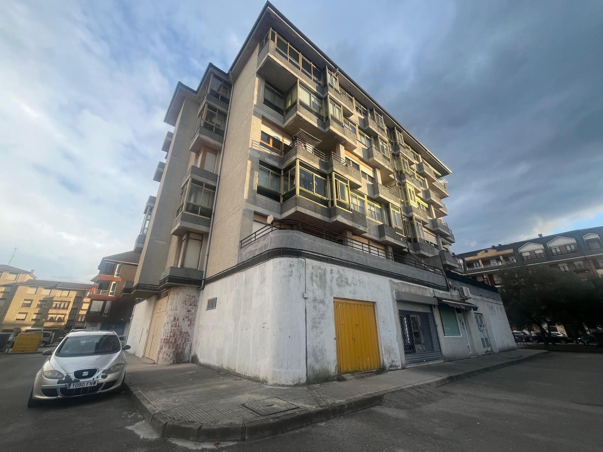 Vista exterior de Local de lloguer en Colindres