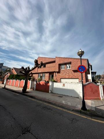 Casa-chalet en Venta en Calle Bernardo Álvarez Galán, 46 en Salinas