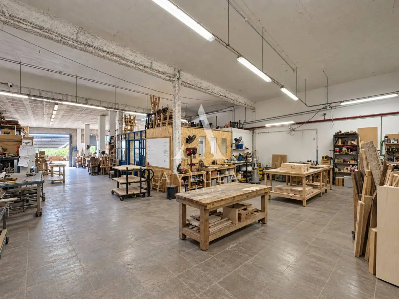 Nave industrial in affitto a Calle Juan de la Cierva 14