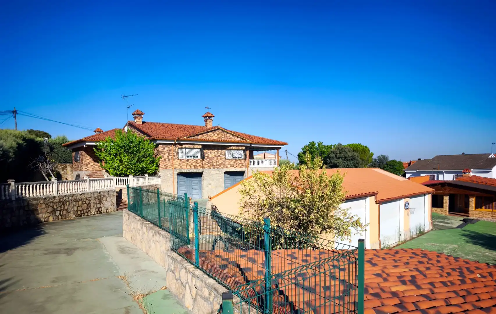 Exterior view of Houses for sale in Arroyomolinos (Madrid)  with Air Conditioner, Heating and Private garden
