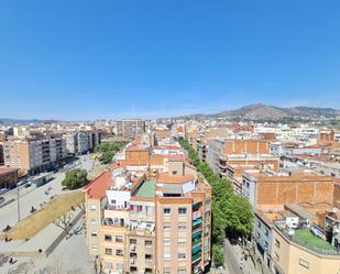 Vista exterior de Pis en venda en L'Hospitalet de Llobregat amb Aire condicionat, Calefacció i Moblat