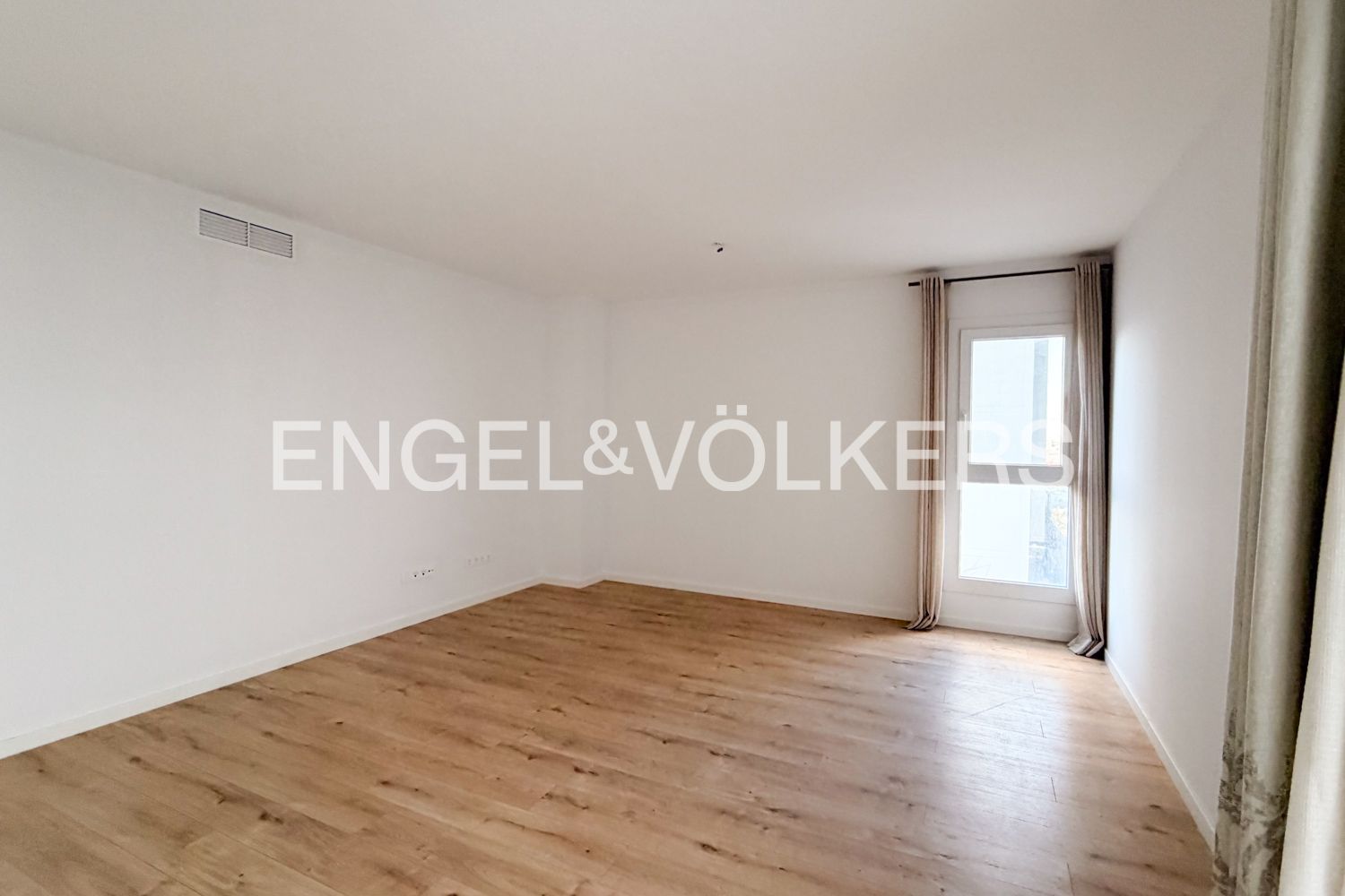 Sala de estar de Apartamento de alquiler en  Valencia Capital con Aire acondicionado, Calefacción y Jardín privado