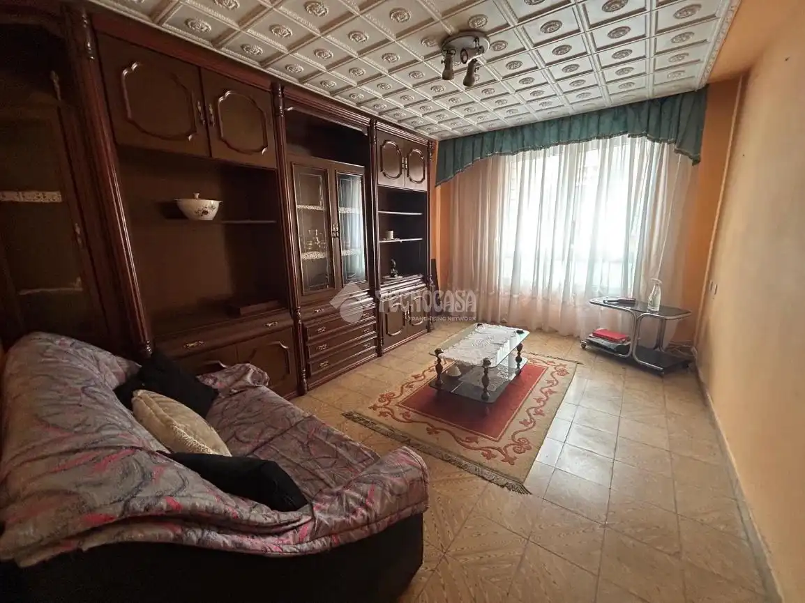 Sala d'estar de Pis en venda en Gijón  amb Moblat