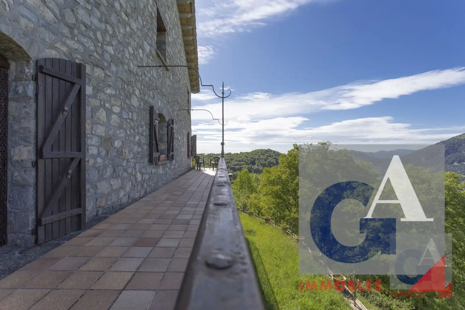 Country homes for sale in Montagut i Oix